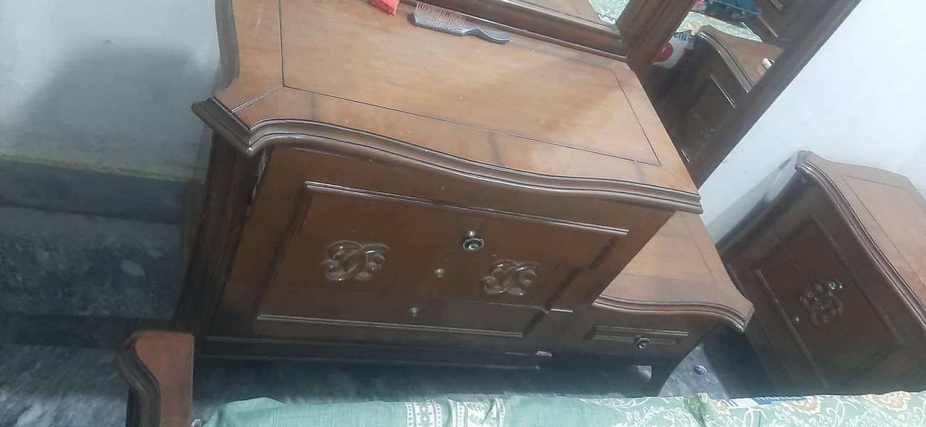Bed, side tables and dressing 2