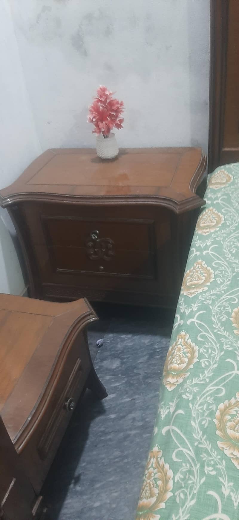 Bed, side tables and dressing 7