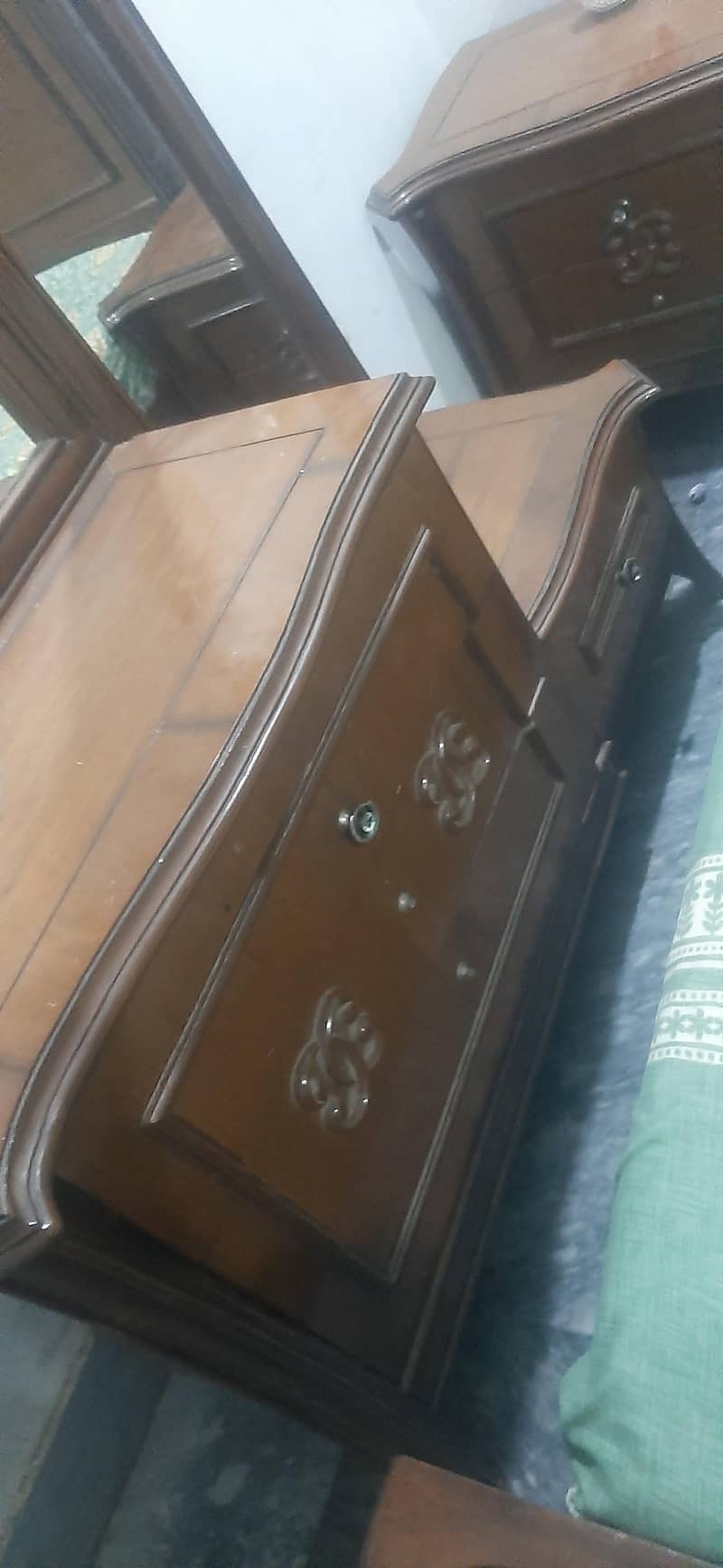 Bed, side tables and dressing 8
