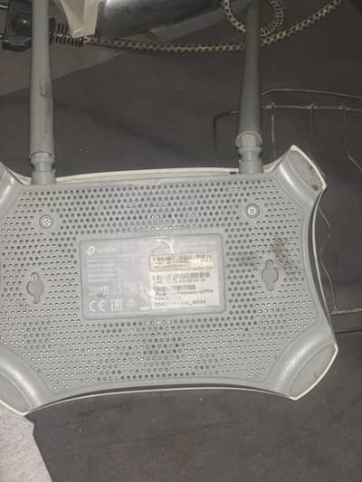 Tp link 1 year used router double antena working condition