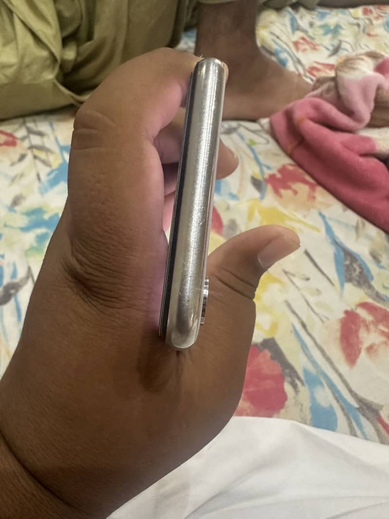 Apple iPhone X 3