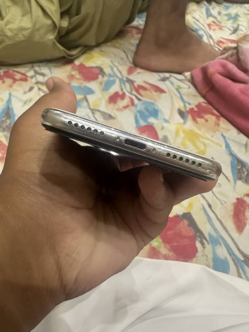 Apple iPhone X 5