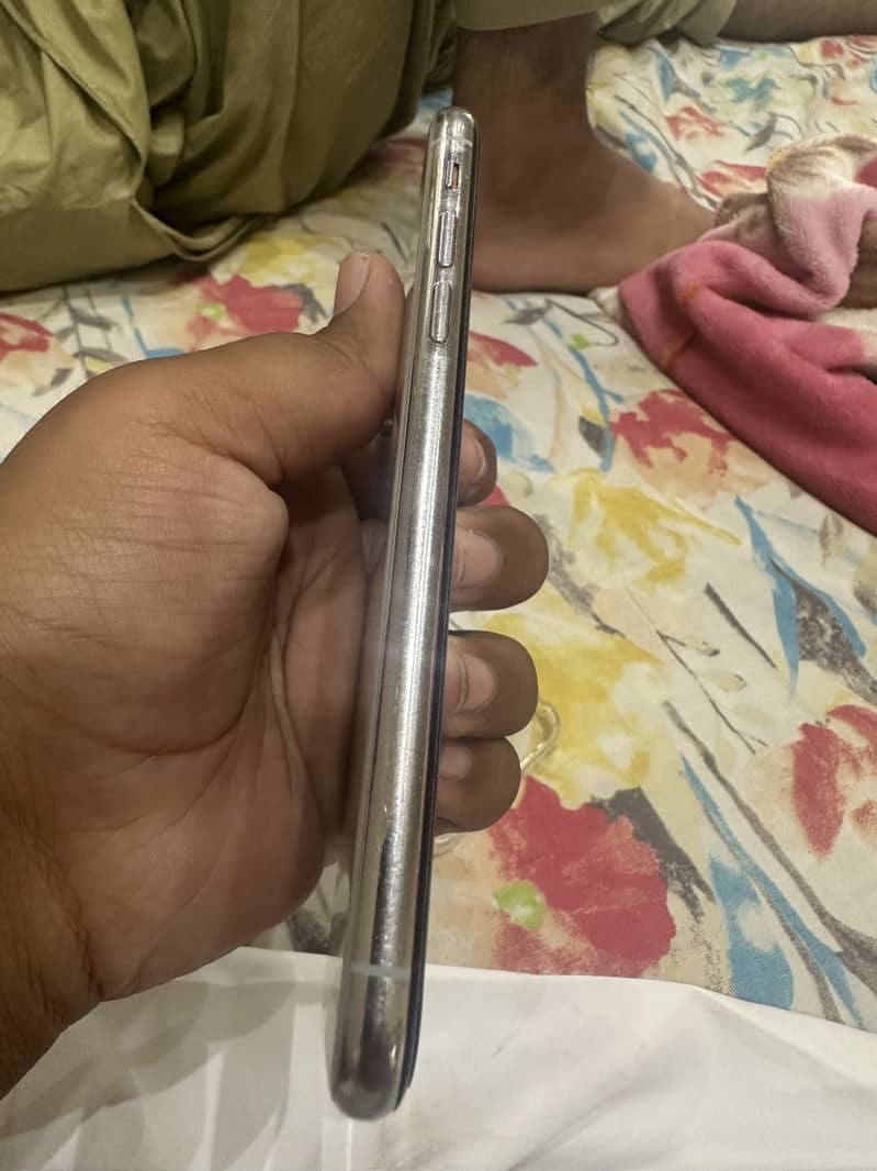 Apple iPhone X 6