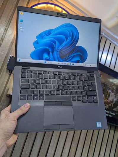 Dell Touchscreen Core i5 8th Generation,| 8 GB Ram • nvme |>