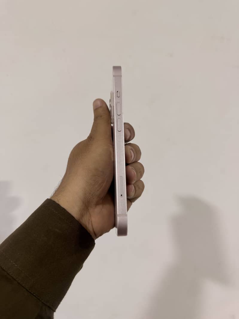 Apple iPhone 13 2