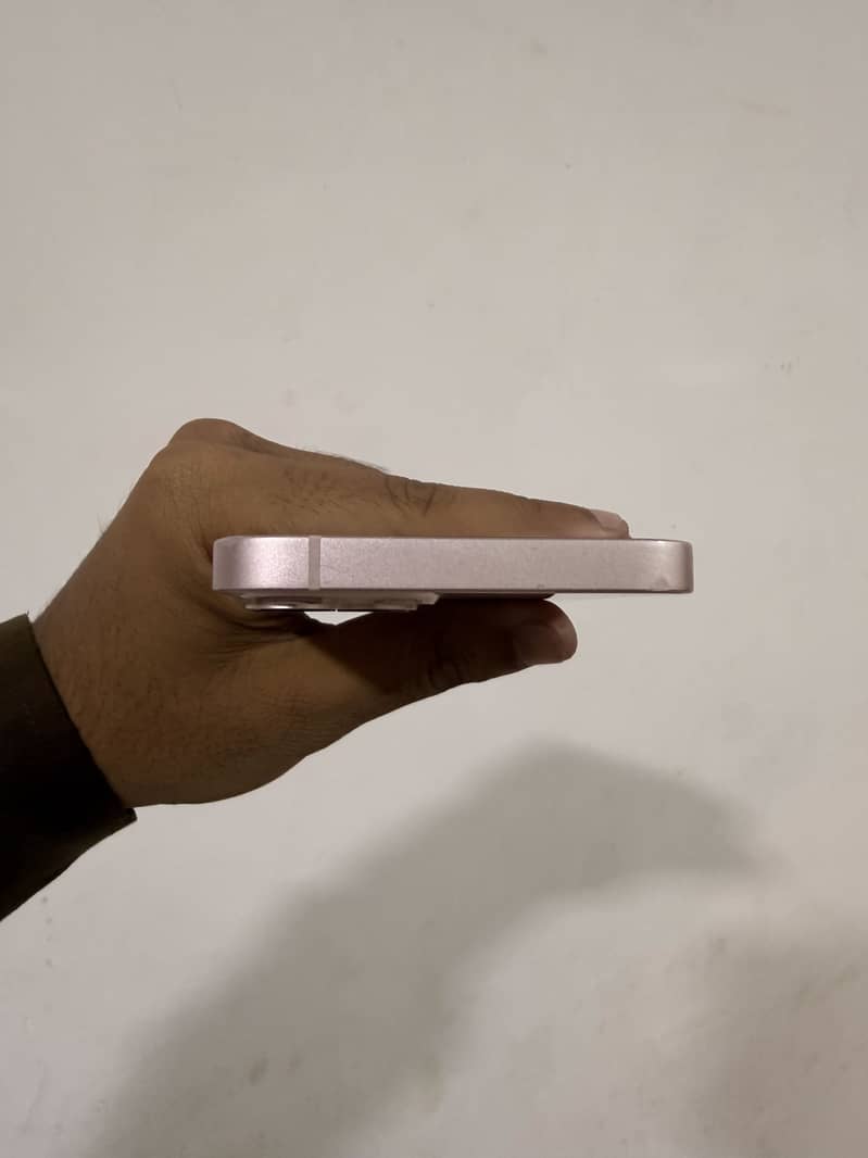 Apple iPhone 13 4