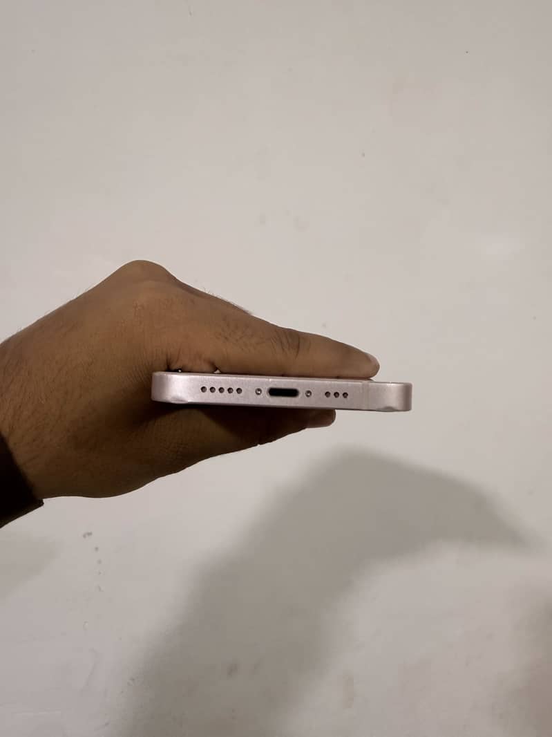 Apple iPhone 13 5