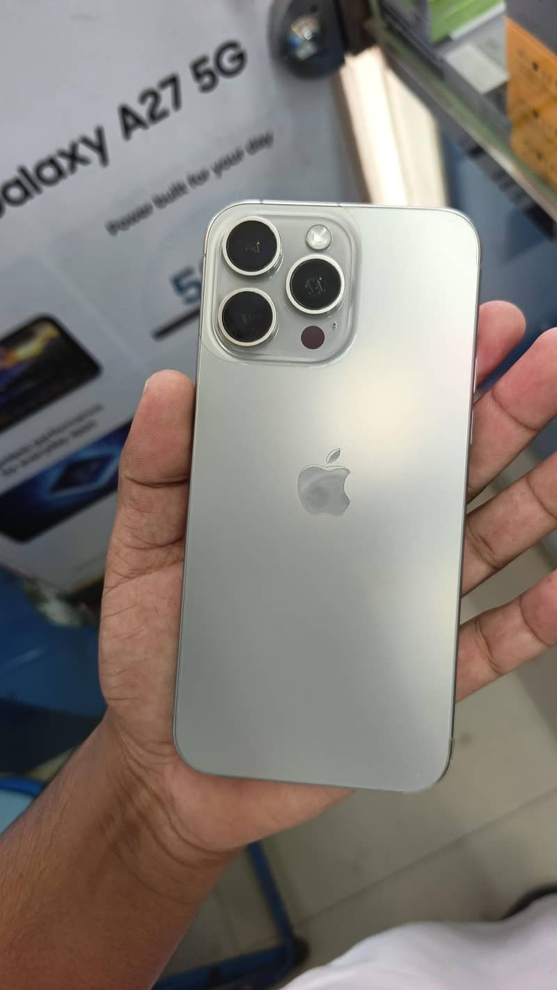 Apple iPhone 15 Pro Max 3