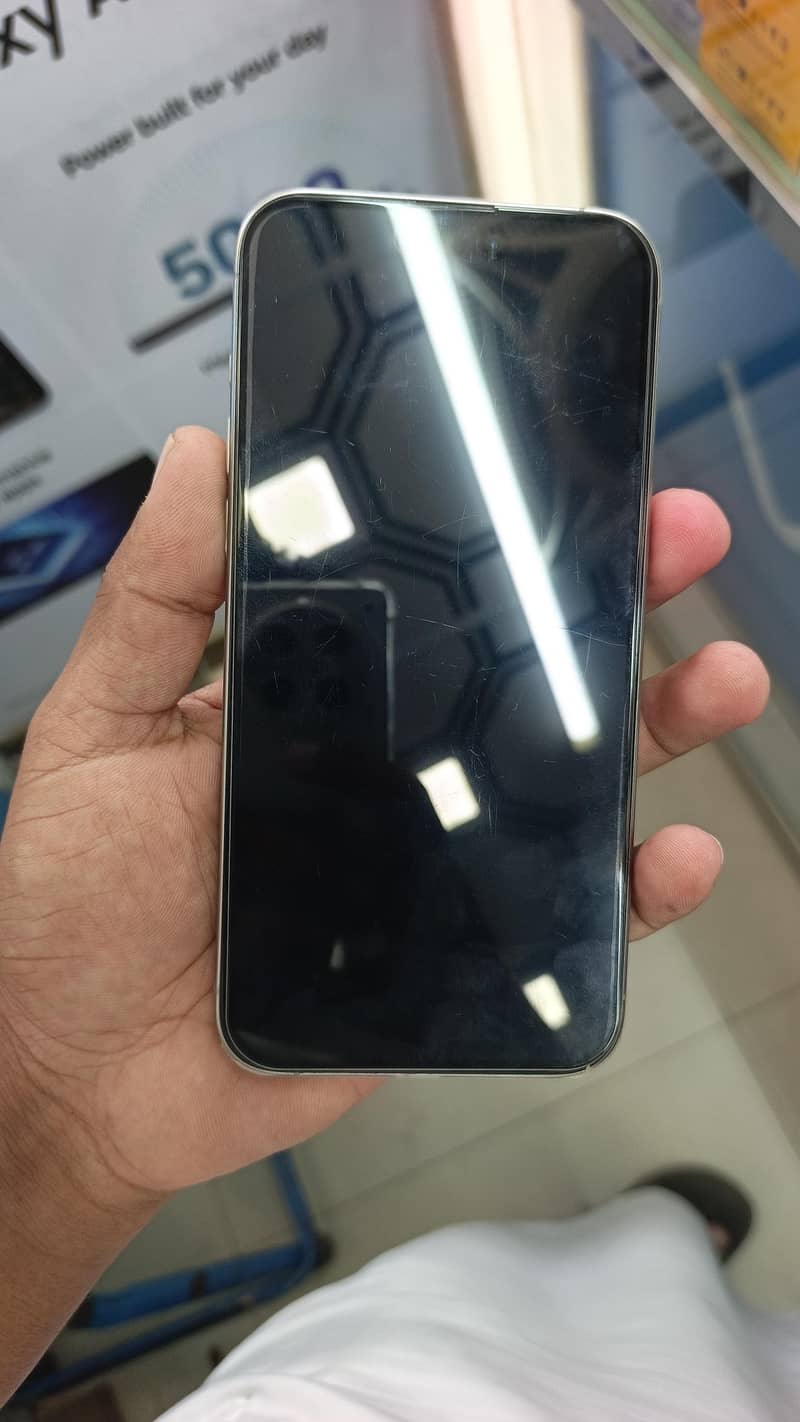 Apple iPhone 15 Pro Max 4