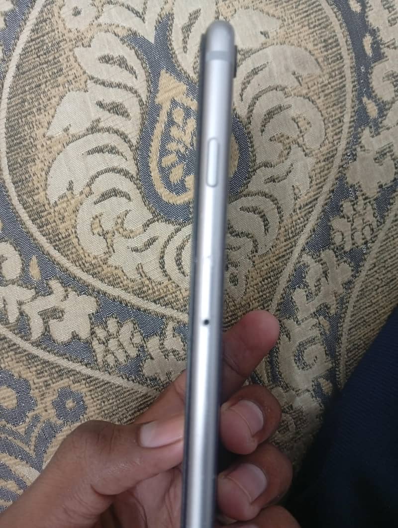 Apple iPhone 6 Plus 4