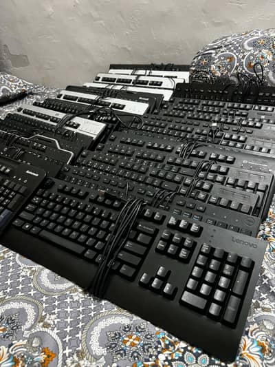 Keyboards for sale Quantity avalaible see