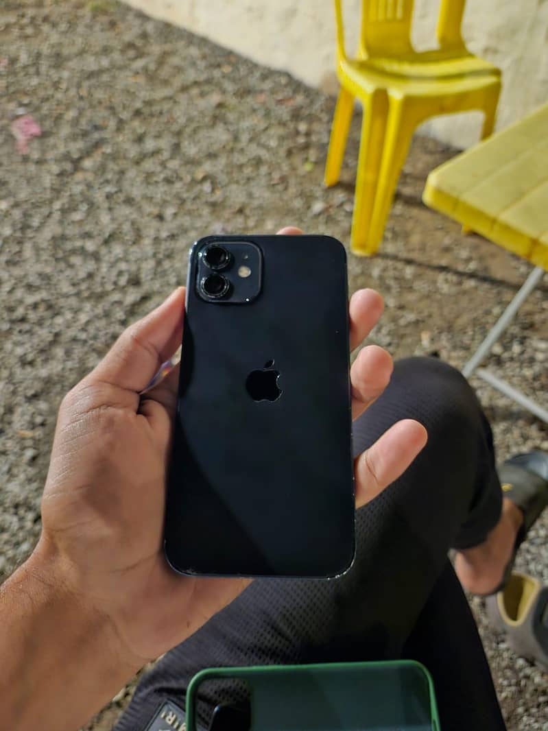 Apple iPhone 12 3