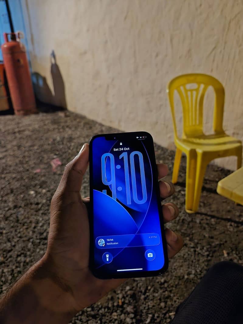 Apple iPhone 12 4