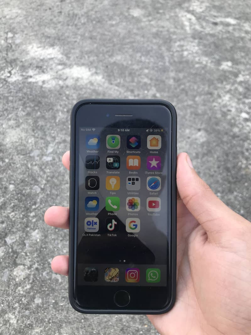 Apple iPhone 7 1