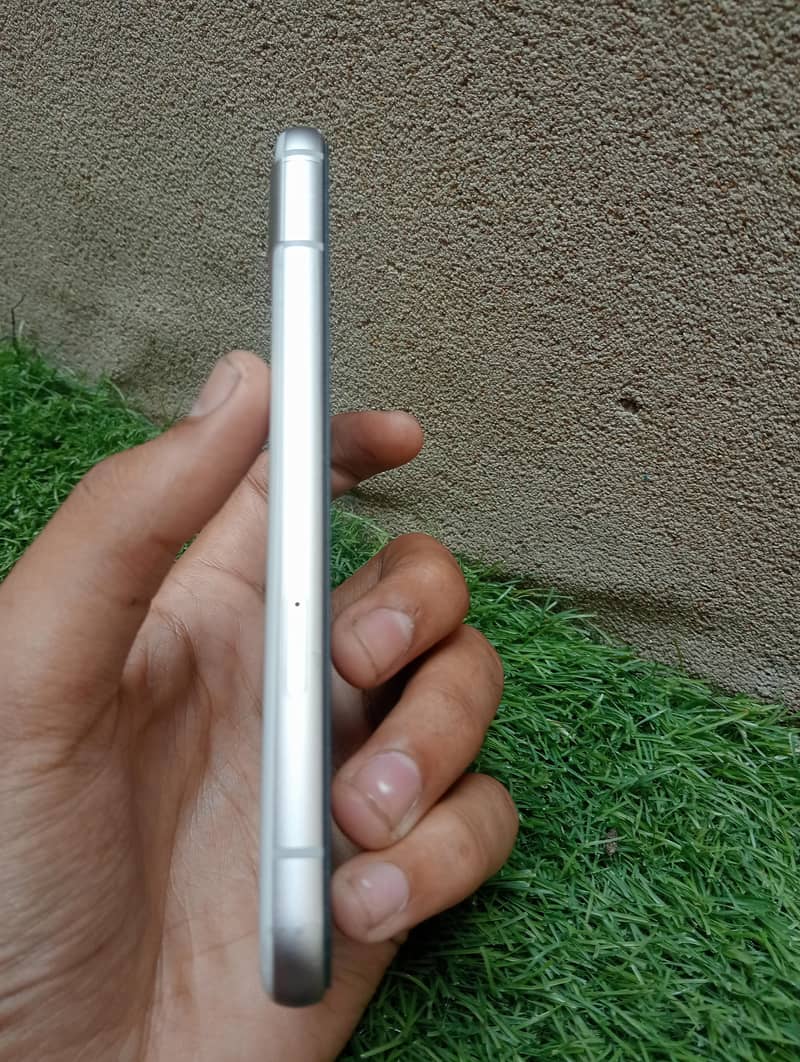 Google Pixel 8a 1