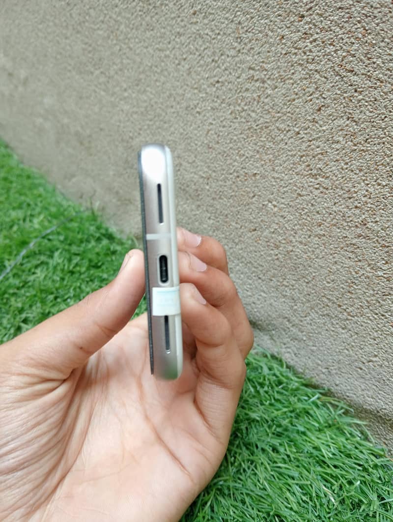 Google Pixel 8a 4
