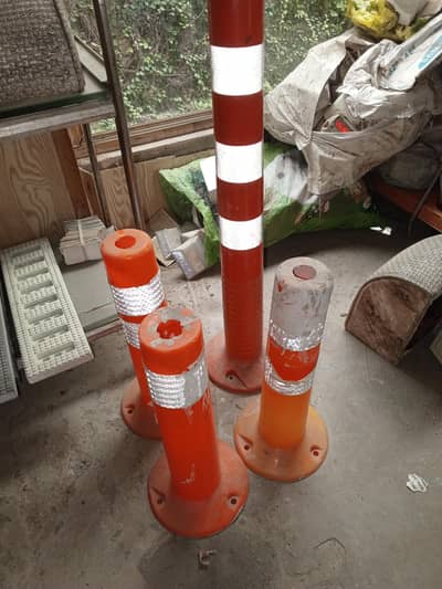 Heavy Duty Reflective Road Safety Posts & Parking Markers (4 Pieces)