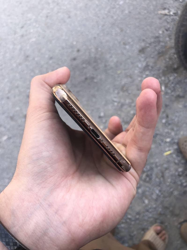 Apple iPhone 11 Pro Max 2
