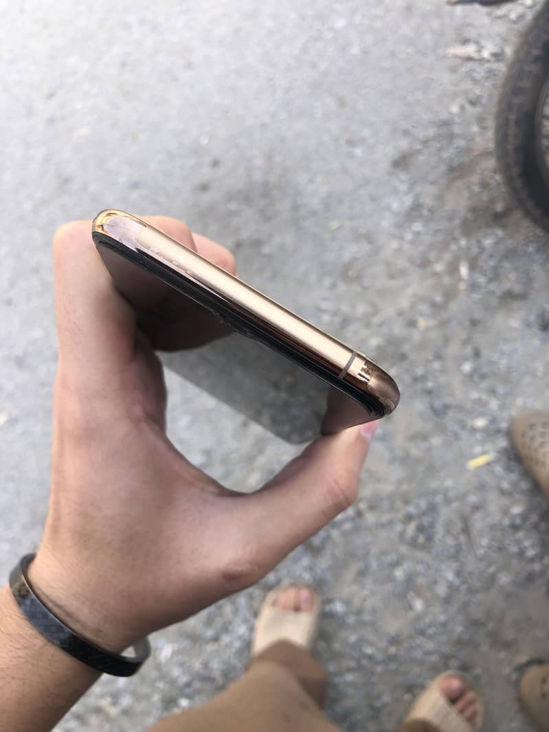 Apple iPhone 11 Pro Max 3