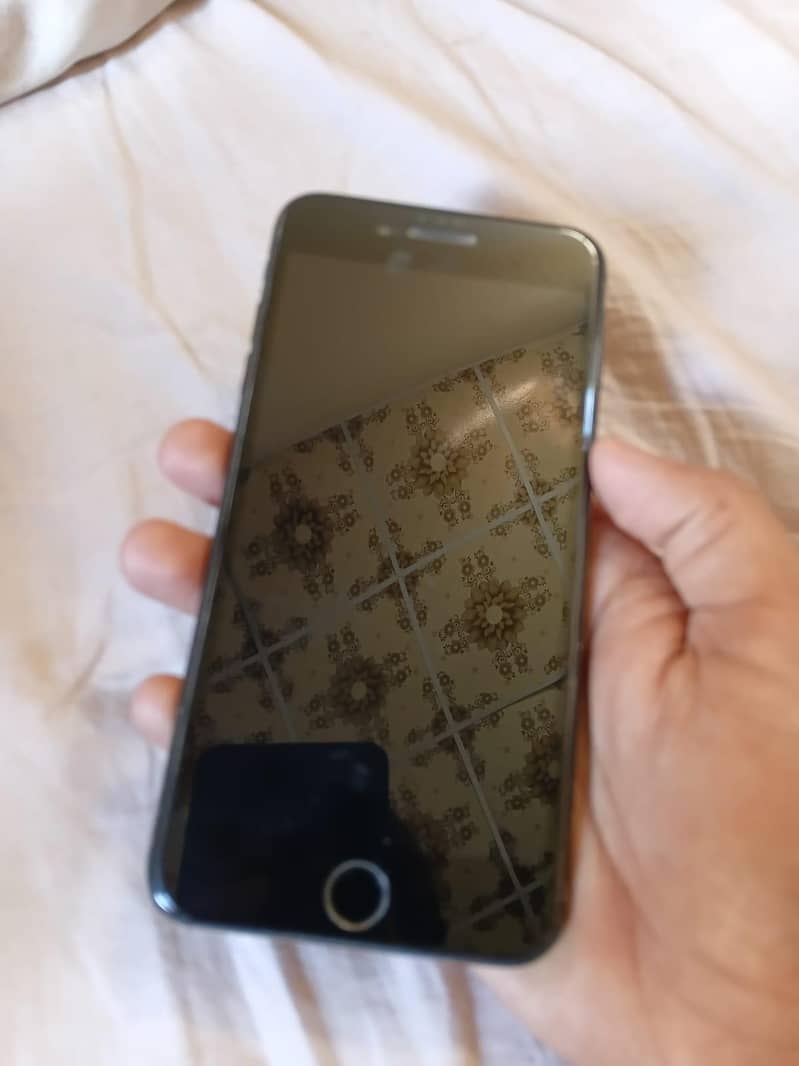 Apple iPhone 7 Plus 1