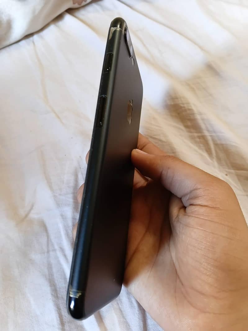 Apple iPhone 7 Plus 3