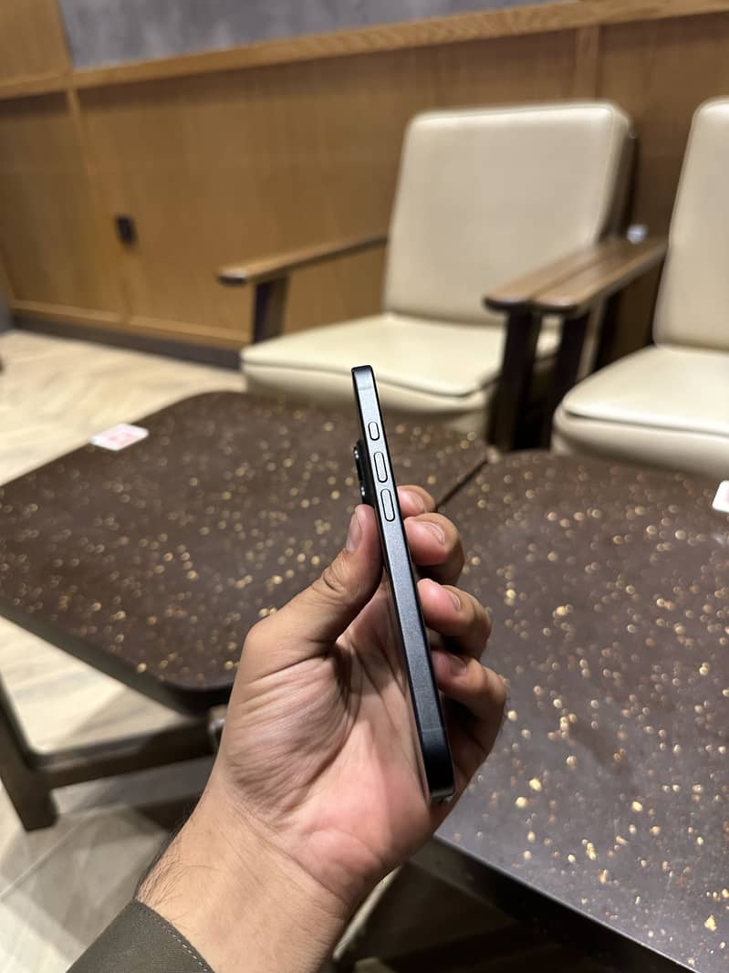 Apple iPhone 16 sim locked 1