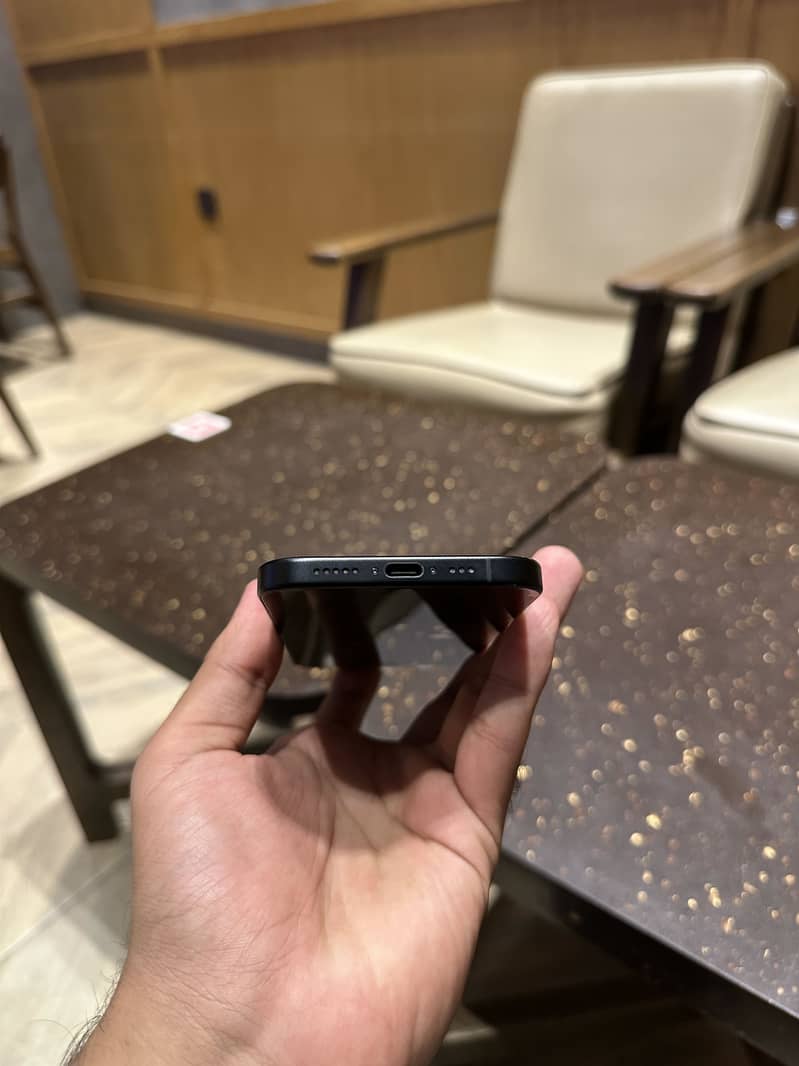 Apple iPhone 16 sim locked 2