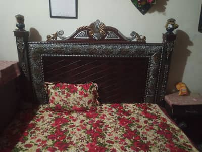 plywood double bed and dressing showcase nahi hai