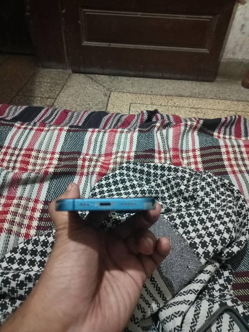 Apple iPhone 13 3