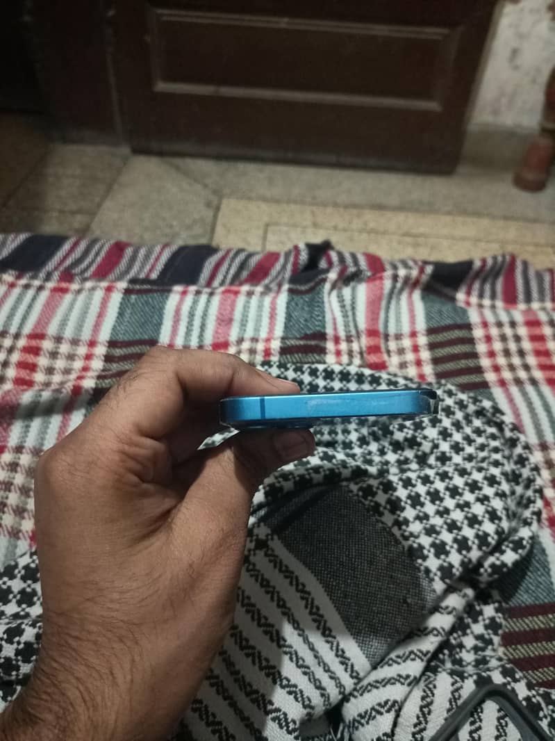 Apple iPhone 13 5