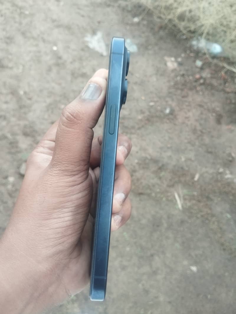 Apple iPhone 15 Pro Max 2