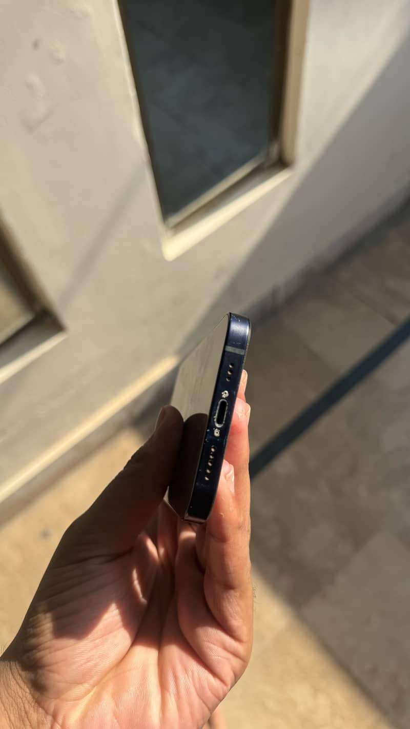 Apple iPhone 12 mini 3