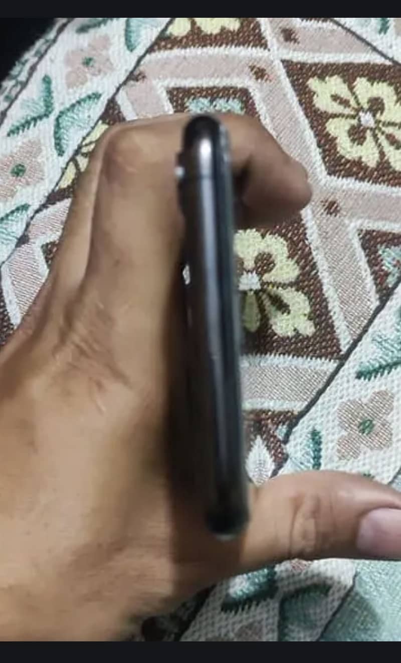 Apple iPhone XS Max 3