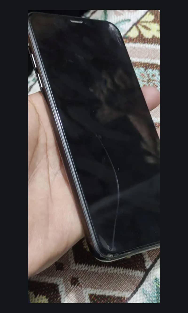 Apple iPhone XS Max 4