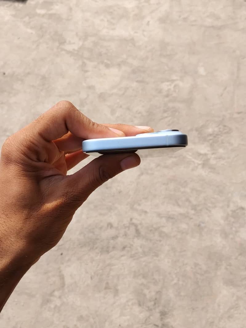 Apple iPhone 15 4