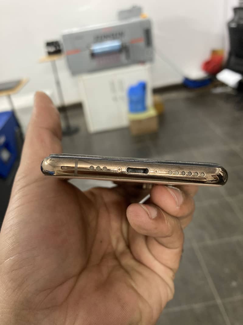 Apple iPhone XS 3