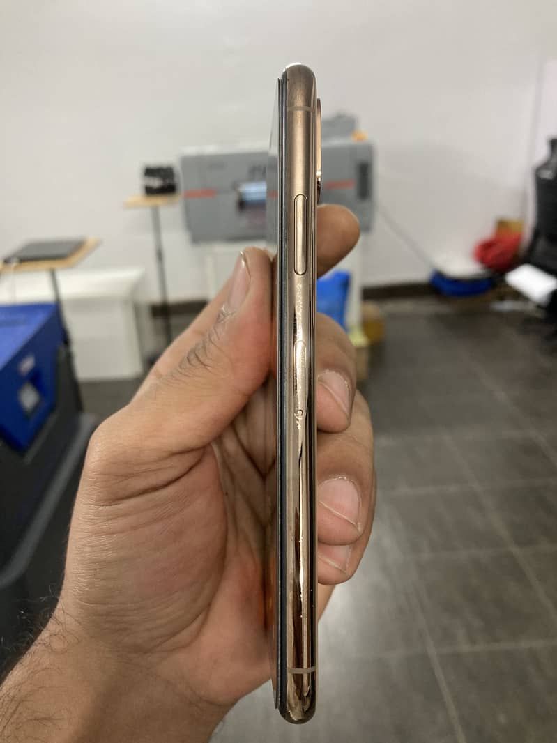 Apple iPhone XS 5