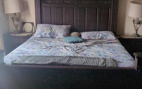 solid wood / sheesham