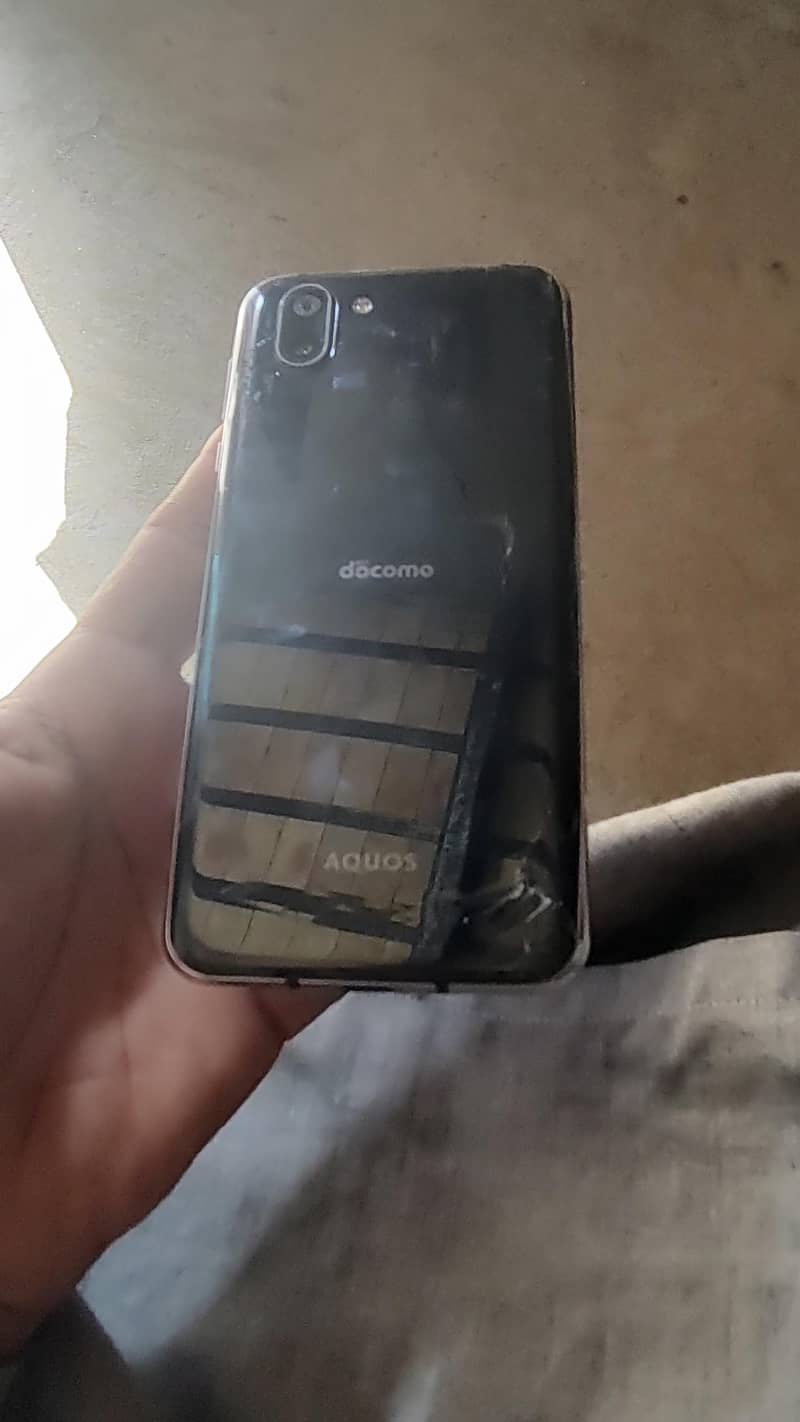 Sharp Aquos R2 2