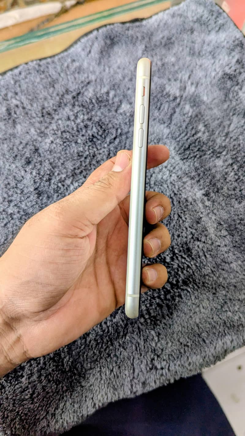 Apple iPhone 11 3