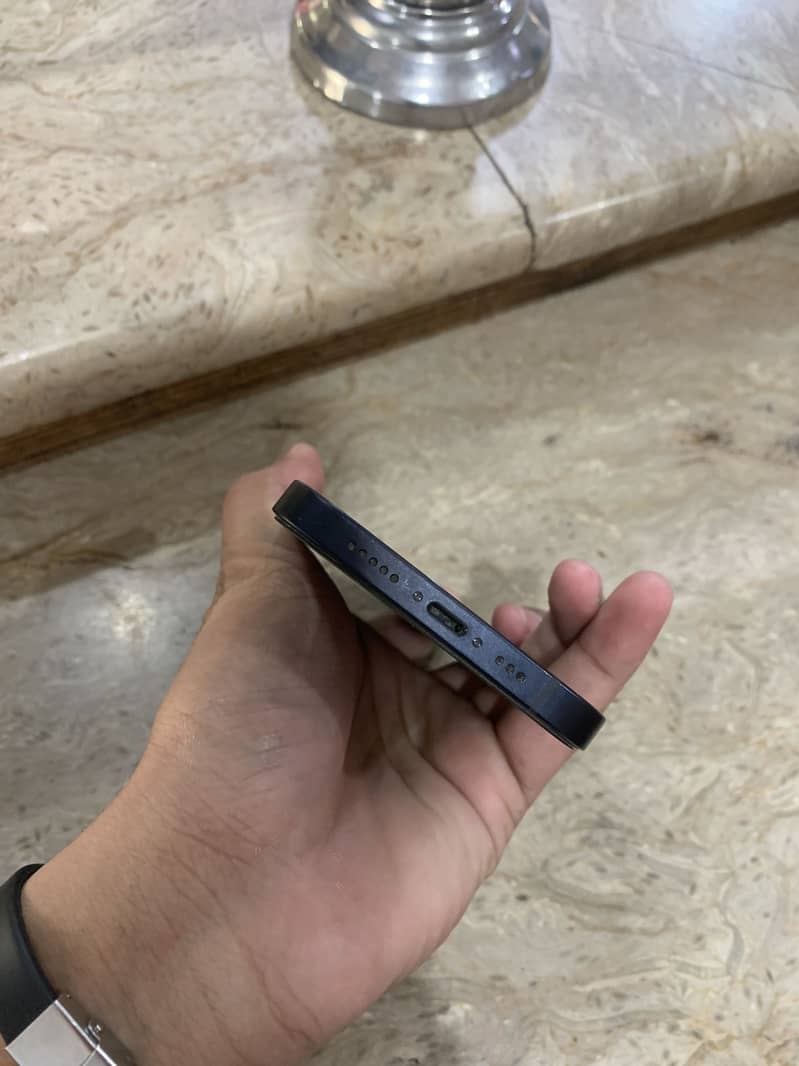 Apple iPhone 12 1