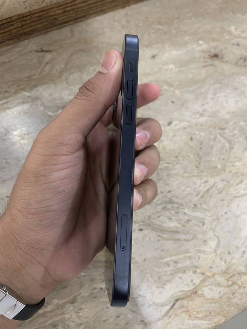 Apple iPhone 12 4