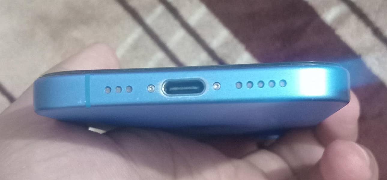 Apple iPhone 16 5