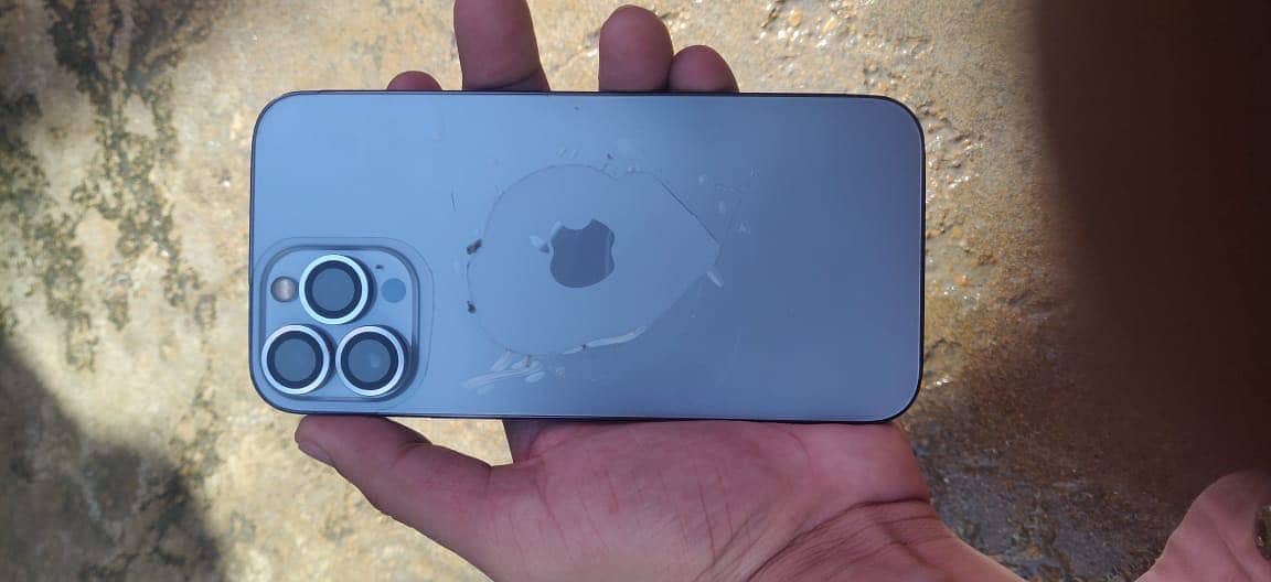 Apple iPhone 13 Pro Max 4