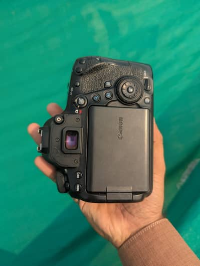 Canon EOS 6D Mark II Body For Sale
