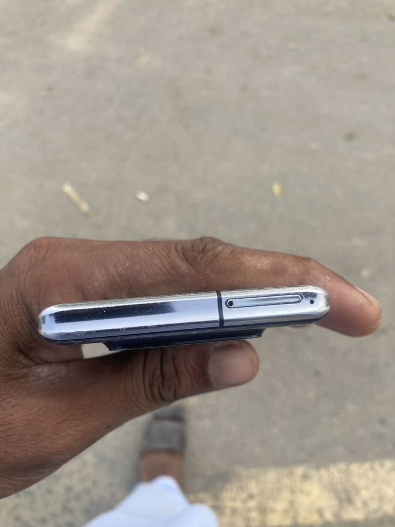 Sharp Aquos Zero6 1