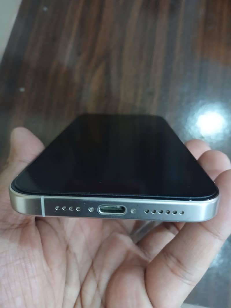 Apple iPhone 15 Pro Max 2