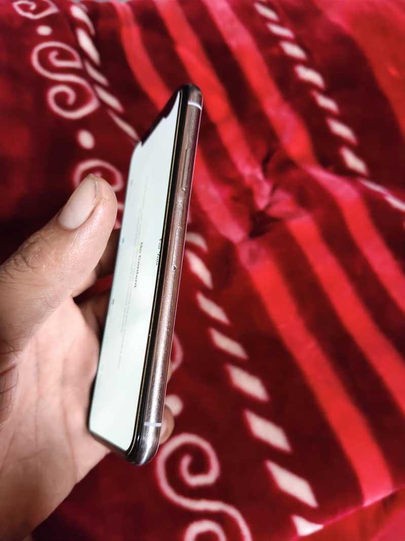 Apple iPhone X 6