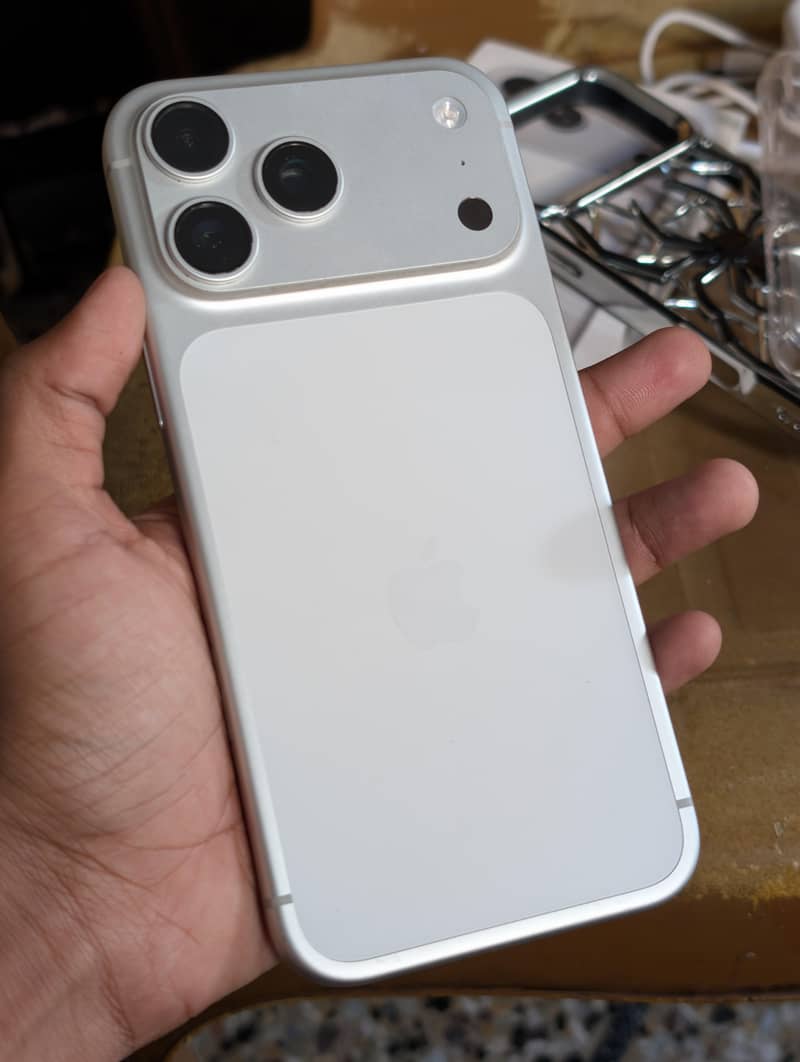 Apple iPhone 17 Pro Max 5