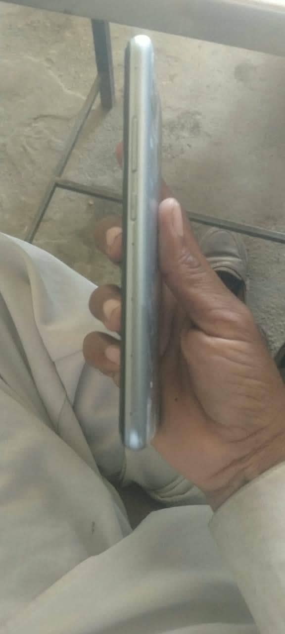 Realme C15 10